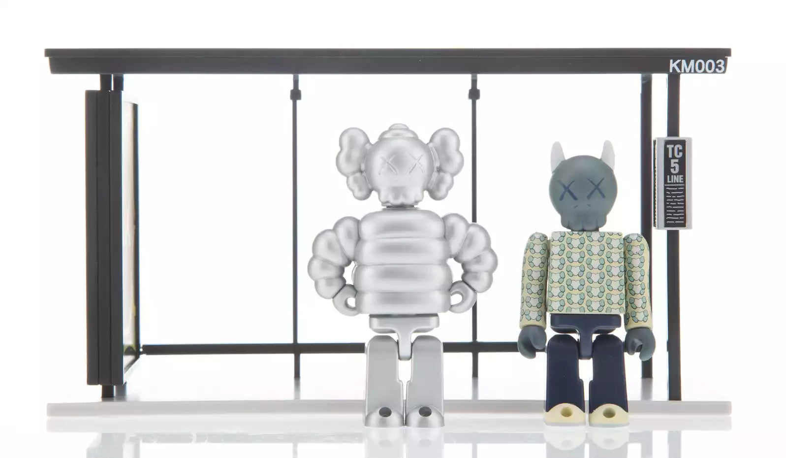 夏・お店屋さん 【入手困難】KAWS バスストップ | dizmekaro.com